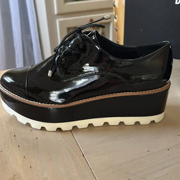 DKNY Women's Black/White Platform Oxfords - Picture 4 of 13
